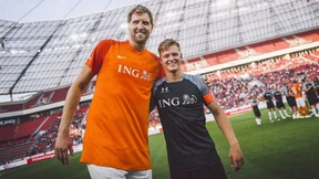 Mick Schumacher kickt gegen Dirk Nowitzki