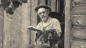 Das Kaukasuswasser singt wie ein Bienenschwarm