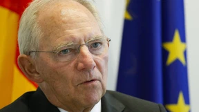 Schäuble attackiert Juncker und lobt Macron