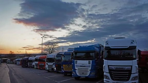 Bahn und Bundeswehr klagen