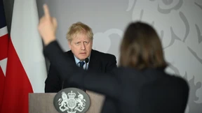 Ukrainische Journalistin stellt Johnson zur Rede