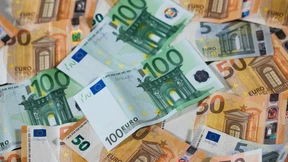 Mann findet mehr als tausend Euro und gibt das Geld bei der Polizei ab