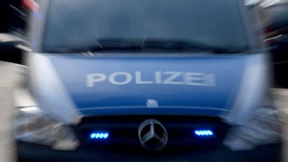 Polizisten und Autofahrer bei Verfolgungsjagd verletzt