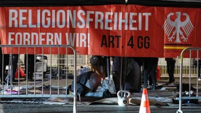 Proteste vor Moschee dürfen weiter stattfinden