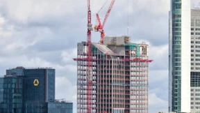 Der neue Taunusturm trägt Nadelstreifen