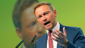 Lindner wirft Merkel Zögerlichkeit vor