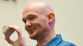 Alexander Gerst gibt seinen Talisman zurück