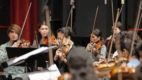 Spitzengeigerin Midori arbeitet mit jungen Musikern aus Afghanistan