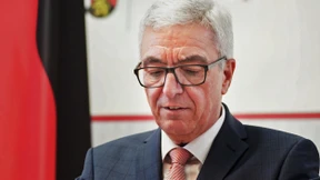 Innenminister von Rheinland-Pfalz tritt zurück