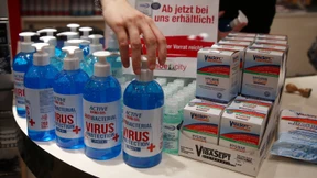 Herstellern von Desinfektionsmitteln geht Ethanol aus