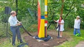 „Kleines Schiffbauspiel“ auf Stele