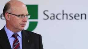 Mit einem Achselzucken