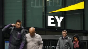 EY Deutschland baut um – und setzt auf Theo Waigel