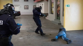 „Messer weg oder ich schieße“