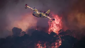 Im gefährlichen Luftkampf gegen die Flammen