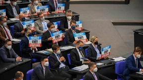 AfD protestiert mit Plakaten gegen Corona-Regeln