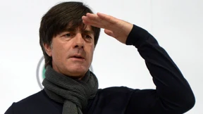 Löw steckt sein Revier ab