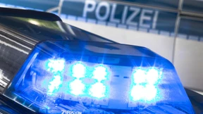 Mann wird auf offener Straße niedergeschossen