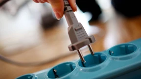 Anhänger der AfD und der Linken fürchten höheren Strompreis