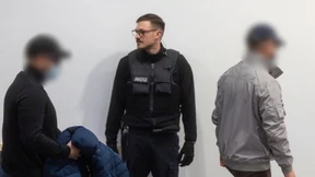 Sie drängten ihren Wagen ab und stachen auf sie ein