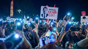 Zehntausende fordern Freilassung von Ekrem İmamoğlu