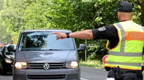 Mann winkt Polizei aus Auto mit Joint zu – und wird kontrolliert