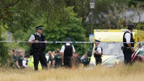 Auto fährt gegen Schulgebäude in Wimbledon