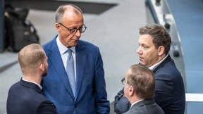 „Milliarden für die Zukunft“ oder Leben auf Pump? Bundestag debattiert Haushalt