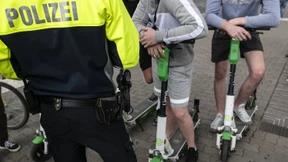 Scheuer will Verstöße mit E-Tretrollern konsequenter bestrafen