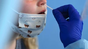 1911 Neuinfektionen, weiter sinkende Sieben-Tage-Inzidenz