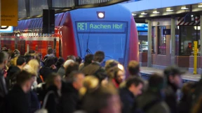 Die Deutschen pendeln weiter denn je