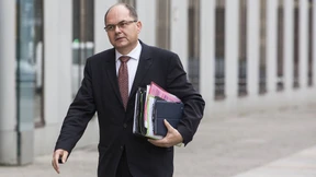 Schmidts Alleingang bringt auch Merkel in Bedrängnis