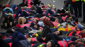 Klimaschützer blockieren Flughafen Heathrow