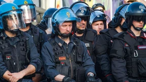 Haftstrafen für Fußballfans nach Zugüberfall