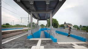 Blaue Rampe, gelbe Unterführung