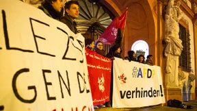 Mehrheit der Bundesbürger wertet Rücktrittsankündigung Kemmerichs als positiv