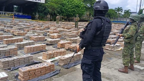 Ecuadors Militär stellt 22 Tonnen Kokain sicher