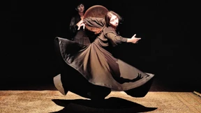 Sisyphos im Gittermuster aus Licht