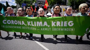 Tausende Menschen protestieren gegen G-7-Gipfel