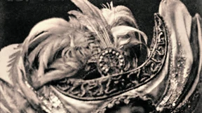 Dada auf dem Dorf: Veronika Peters' neuer Roman „Nackt war ich am schönsten.“