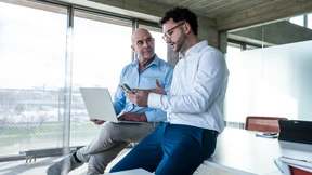 Unternehmen bauen ihre Organisation wegen KI um – doch die Belegschaft kommt nicht mit