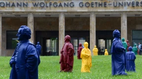 Goethe in Honiggelb und Enzianblau