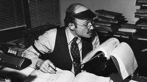 Wer legt besser an – Mensch oder Maschine?