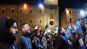 Rechtsextreme marschieren in Macerata auf