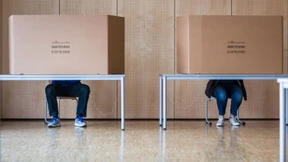 Beiseitestehen? An die Wahlurnen!