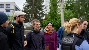 Als Grüne plakatieren, ruft jemand „Heil Hitler“