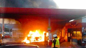 Wohnmobil an Tankstelle niedergebrannt