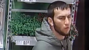 Nach Messerstecherei gibt Polizei Fahndungsfotos heraus