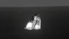 Astronaut Maurer mit Raumkapsel im Meer gelandet