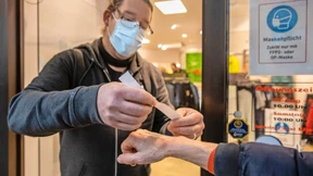 2-G-Bändchen jetzt auch auf der Zeil